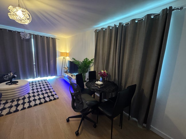Double bed space in a 3 bedroom shared apartment  Main Photo