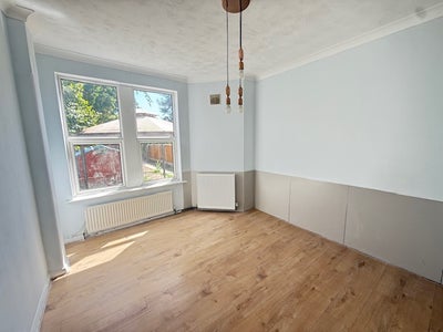Two bed garden flat within a Victorian building. Main Photo