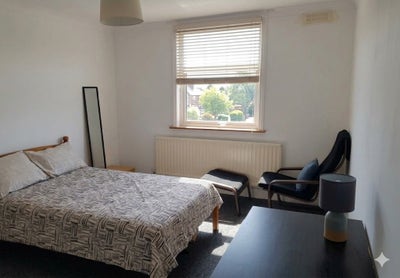 Big Bright & Warm Double Room-Vauxhall/Oval - SW8  Main Photo