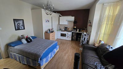 Studio / Couples OK / All bills included Main Photo