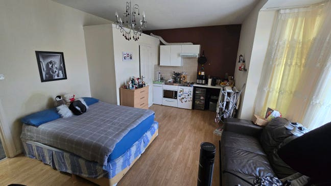 Studio / Couples OK / All bills included Main Photo