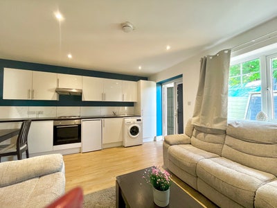 1 bedroom garden flat Main Photo