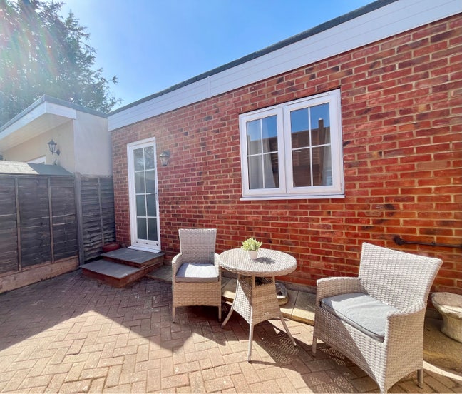 1 bedroom garden flat Main Photo