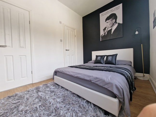 Studio style ensuite near Birmingham city centre Main Photo