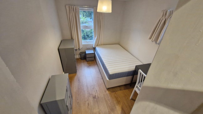 Double bed with bathroom 2 month tenancy Main Photo