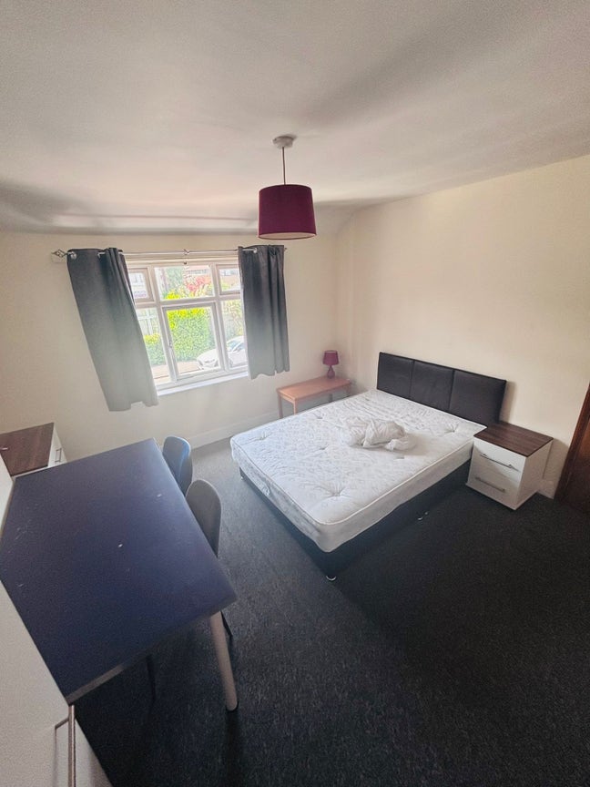 Great Double Rooms Available -University Location  Main Photo