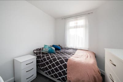 Spacious Double Room in Royal Docks / E16 Main Photo
