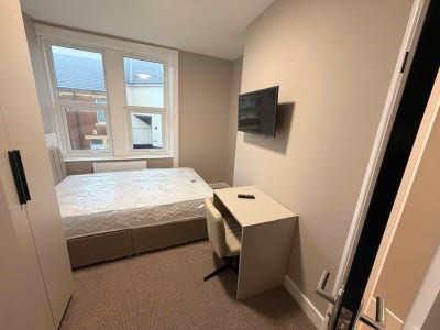Ensuite Room to Rent for Professionals BILLS INC Main Photo