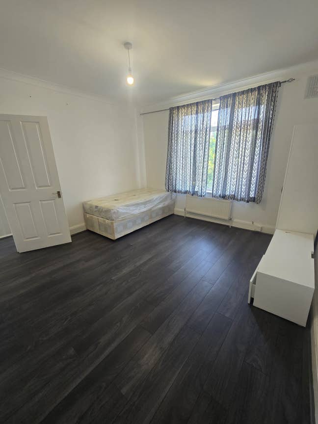 2 Rooms to Rent Immediately Main Photo