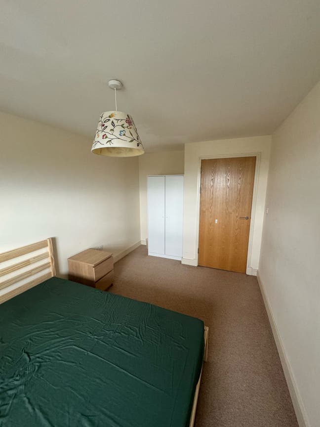 Double room for rent in flat for couples and girls Main Photo