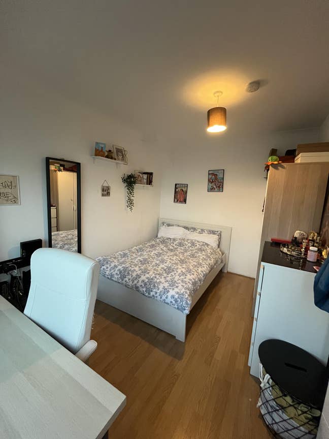 Double Bed in East London by Elisabeth Line Main Photo