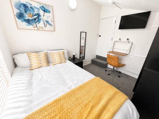 Luxurious house w/ Stunning Double rooms!  Main Photo