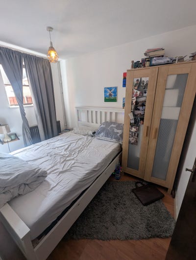 Double Room+ Private Shower- Friendly House in E14 Main Photo