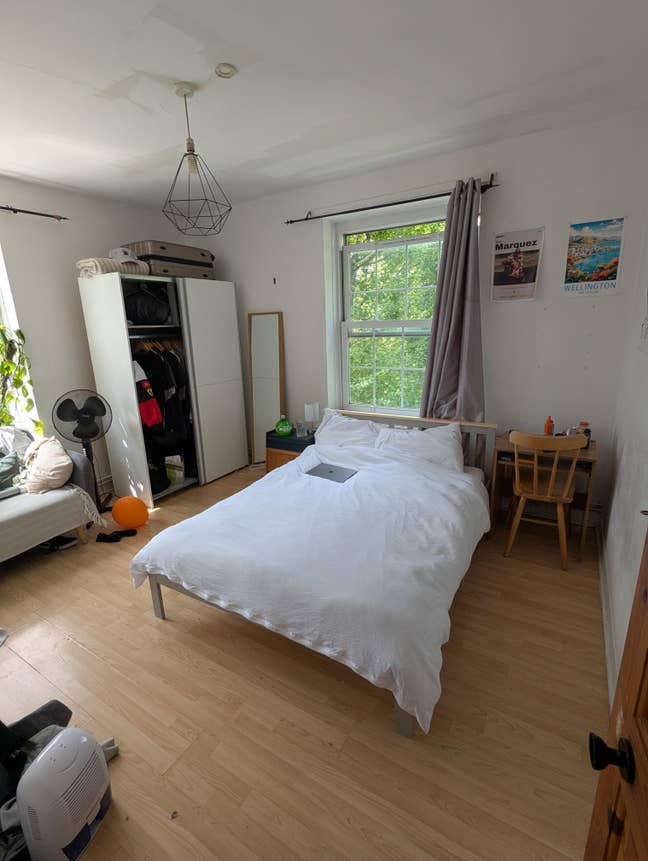 Large sunny double room available ☀️‼️ Main Photo