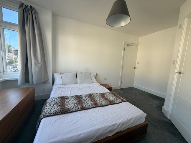 Fully furnished en-Suite room  Main Photo