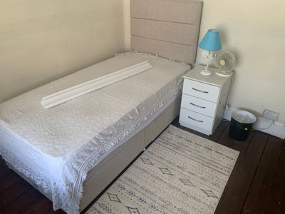 Single Bedroom in Terraced house Main Photo