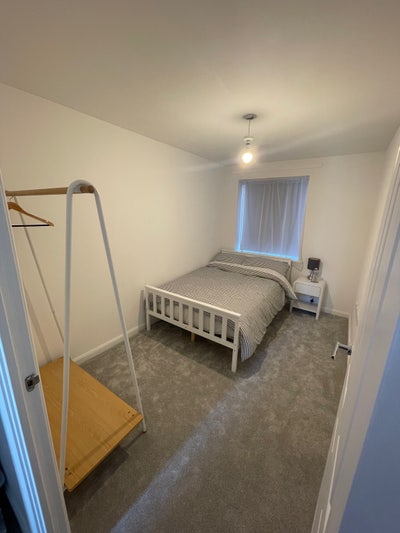Double room in a 2 bed flat Main Photo