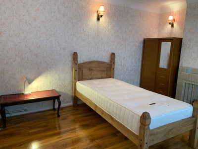 Double room in the quiet area near town centre  Main Photo