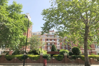 Spacious, Elegant Gem in Prestigious Mansion Block Main Photo