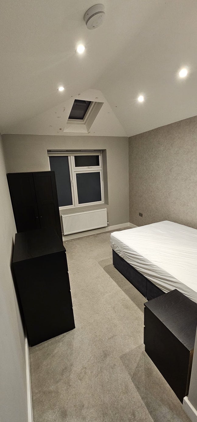 ✨ 🛏️ En-Suite Room to Let in- Neasden/ Dollis Hill Main Photo