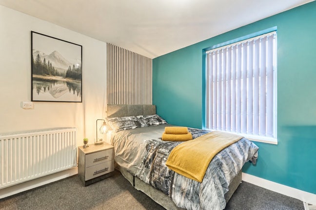 Modern Studio Room Nr Hospital A500 & Bet 365 Main Photo