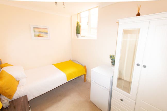 Single Room -All bills included, Monthly Cleaning Main Photo