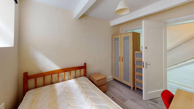 2 Rooms to rent on 1, Forest Road East  Main Photo