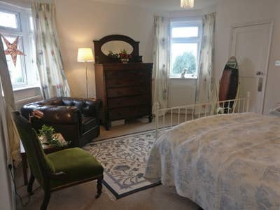  Huge bed sitting room and single room available   Main Photo