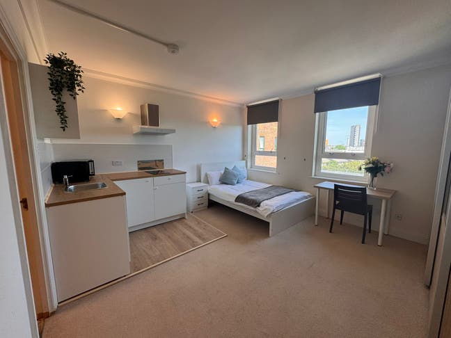 Beautiful Studio Style Room to rent Main Photo