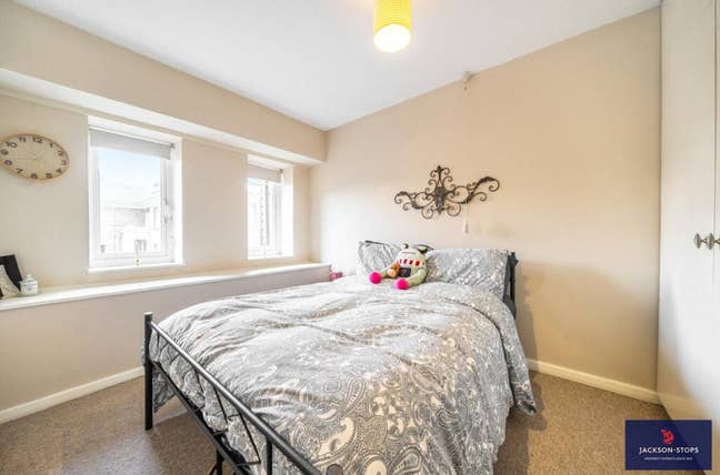 Prime Location! Beautiful Double Room in Spacious  Main Photo