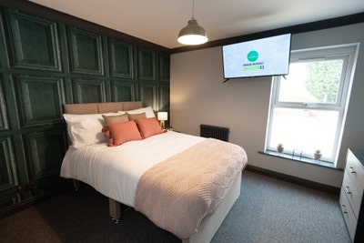 Selby rooms perfect for contractors- with parking Main Photo