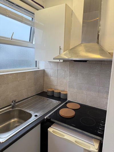 Studio In North Wembley Main Photo