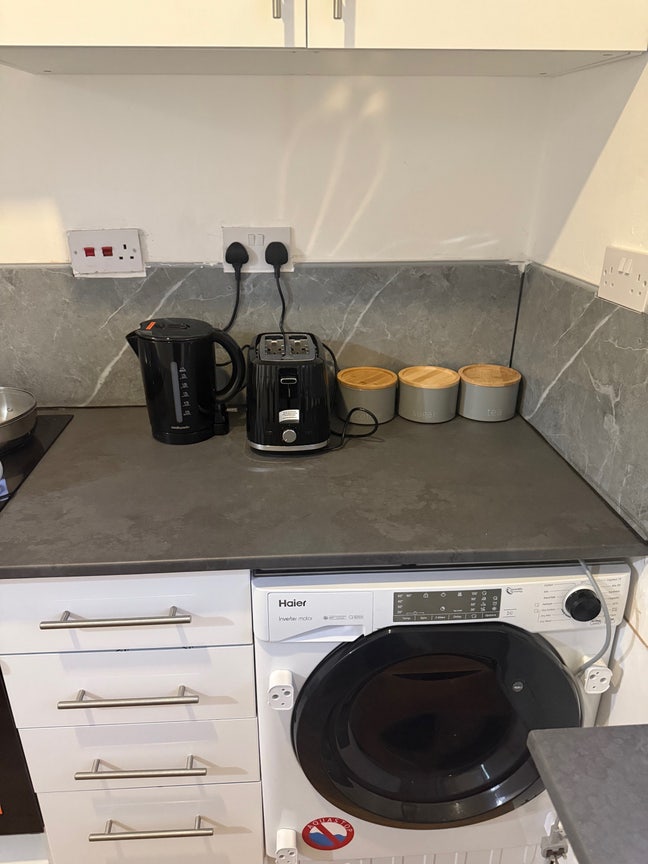 Modern Cosy En-suite Studio Main Photo
