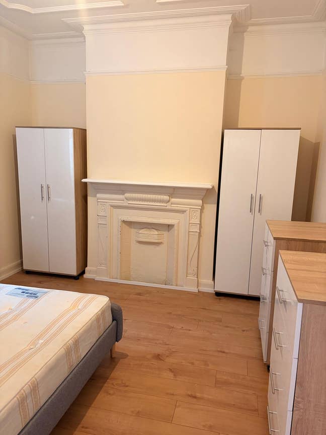Spacious Double Room Available in NW2 Main Photo