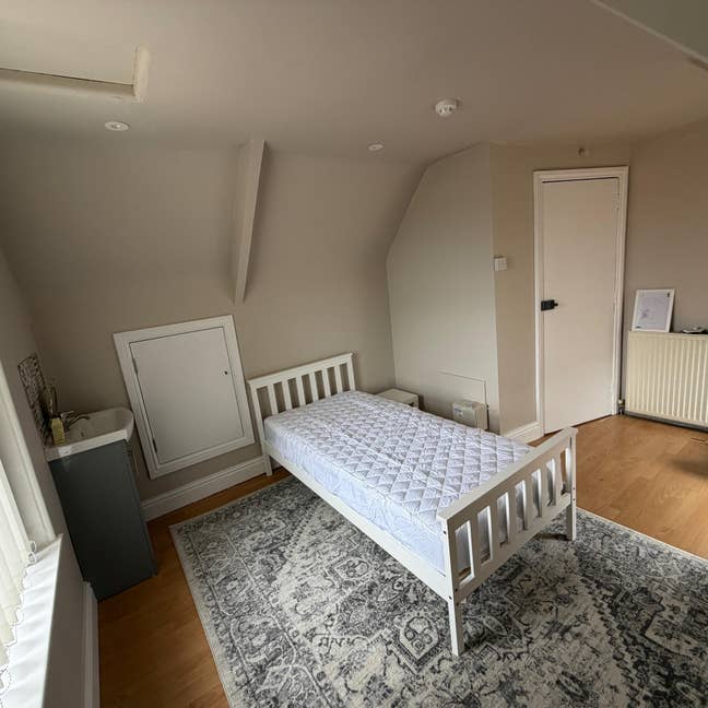 Nice Large Rooms Overlooking Fields , Bowling Club Main Photo