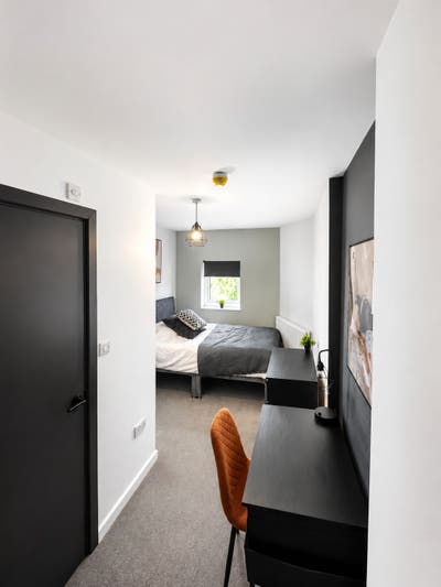 Brand New 6 Bed HMO Coalville Ensuite Bills Inc Main Photo