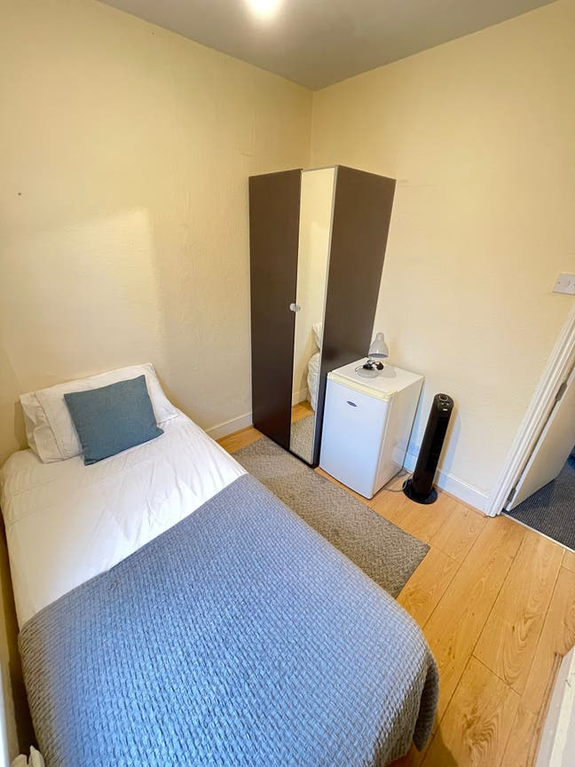 Single Room Available in Seven Sisters Main Photo