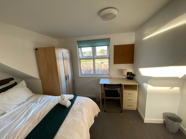 1/2 Price Deposit & Only 2 Weeks Upfront Rent!! Main Photo