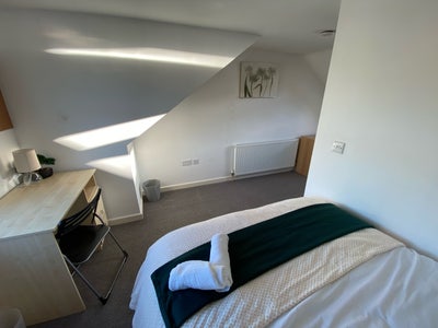 1/2 Price Deposit & Only 2 Weeks Upfront Rent!! Main Photo