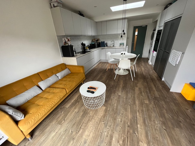 Bright Ground-Floor Ensuite Double Room Morden Main Photo