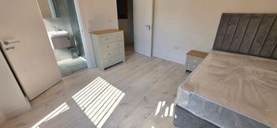 En suite rooms, Bills INCLUDED,near Trafford,Eccle Main Photo