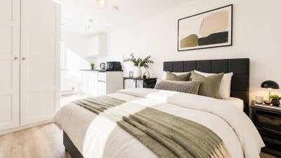 Ensuite Studio Room In Hampton Main Photo