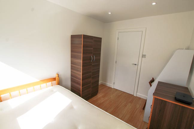 Double Rooms - Furnished - SE16 with Living room  Main Photo