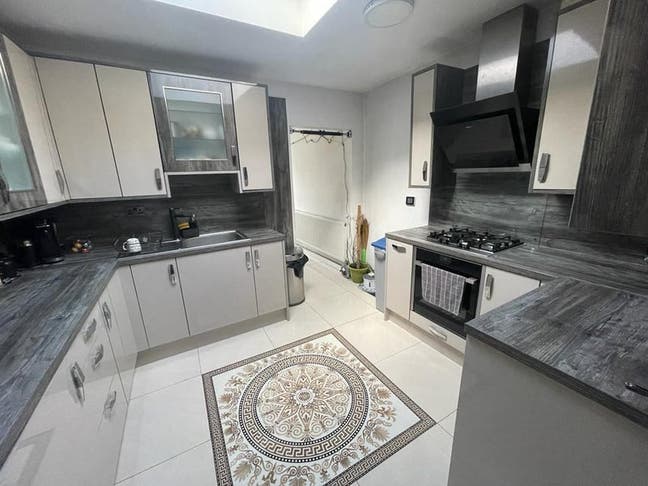 Large Double Room to Rent - &pound;750 p/m Negotiable Main Photo