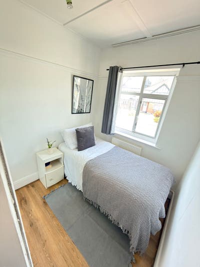 Spacious Room to Rent Near Arnos Grove Station  Main Photo