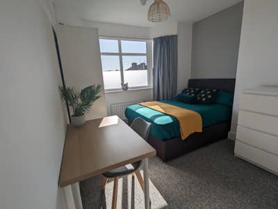 Bright Double Ensuite Room &pound;150 Off 1st Month Rent Main Photo