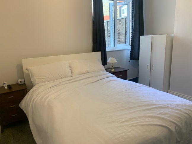 Double bedroom close to train station, hospital  Main Photo