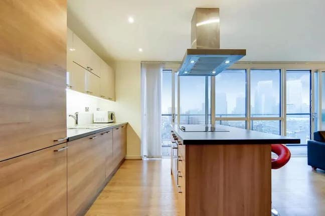 Stylish Double Room in 3-Bed Flat |  Lounge Area Main Photo