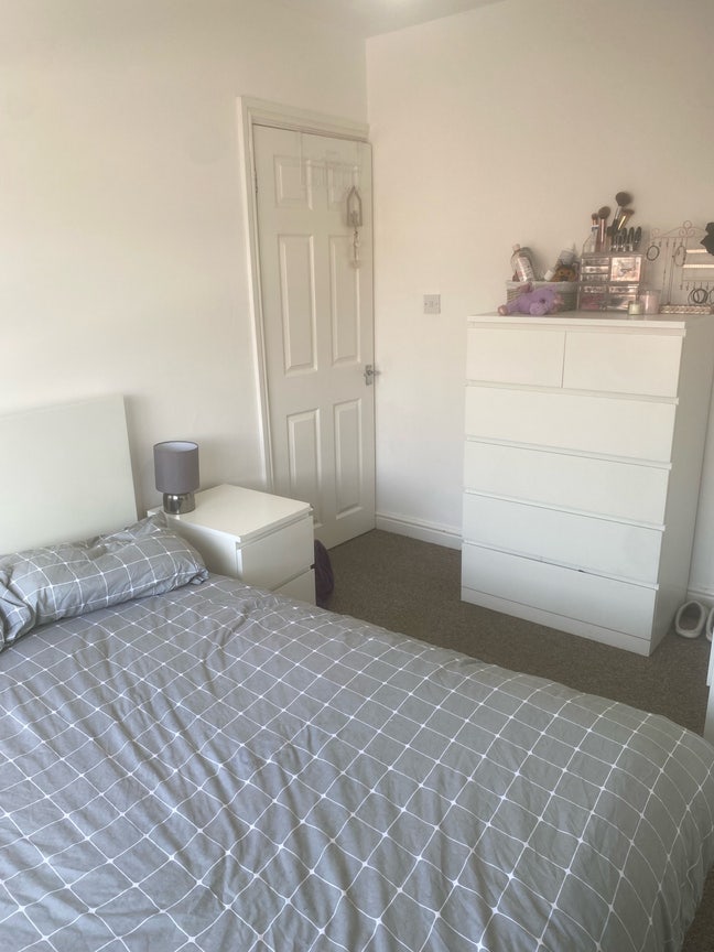 Double Room in 2-Bedroom House – &pound;500 PCM + Bills  Main Photo