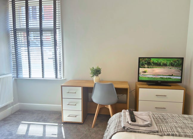 En-Suite Contractor Accommodation - Available now! Main Photo